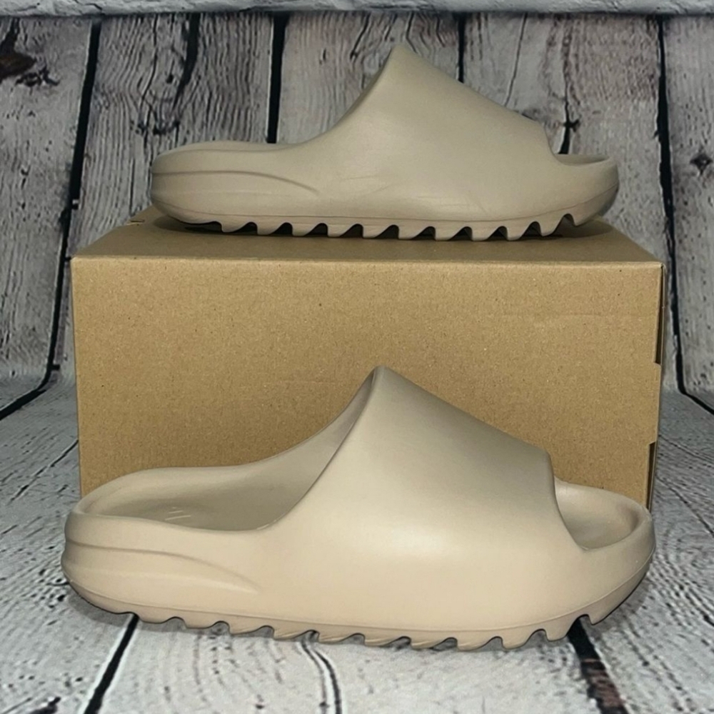 Yeezy Slides - Picture 4 of 4